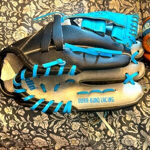 3 kids baseball gloves